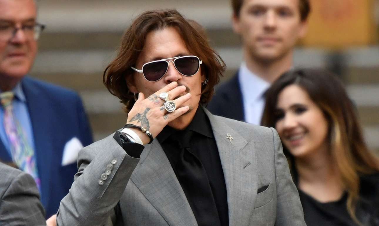 Δίκη Τζόνι Ντεπ και Αμπερ Χερντ: Ζητωκραυγές για αυτόν, αποδοκιμασίες για αυτήν