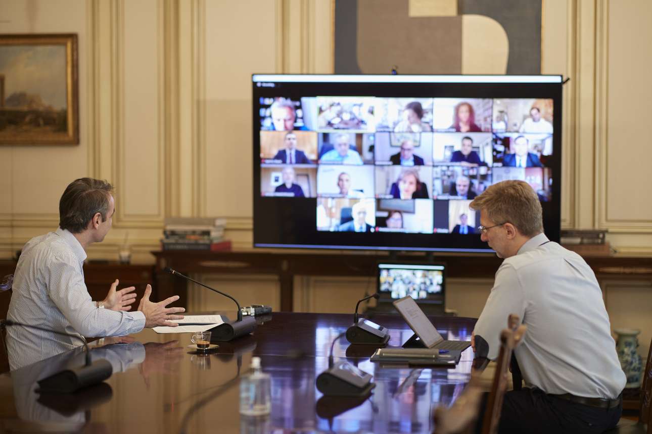 Κυβέρνηση: Διορθώσεις στους «μπλε φακέλους» με το βλέμμα στο 2021