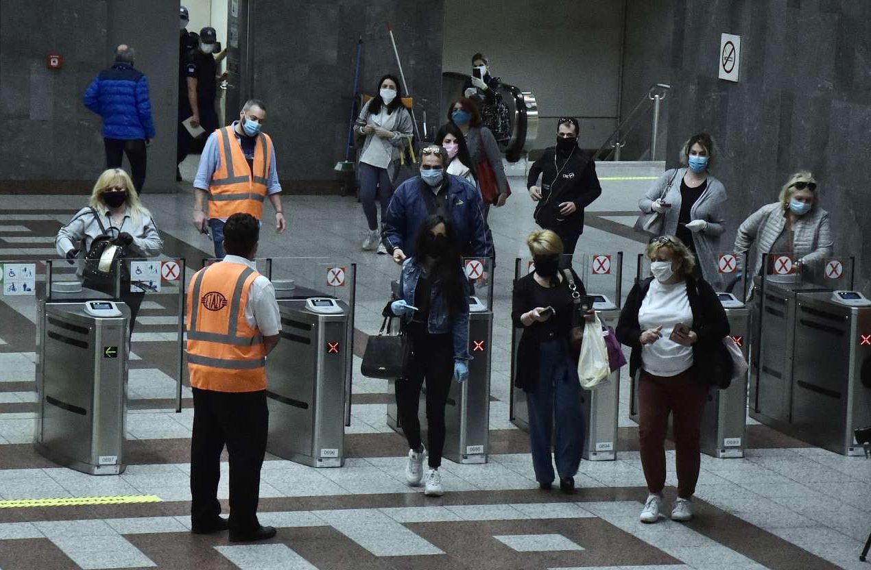 «Επιστρέφουμε στον… Μάρτιο, σε λίγο όλοι θα φορούν μάσκα»