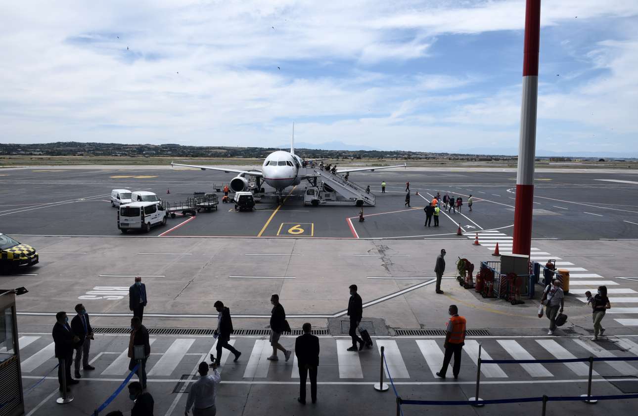 Αρνητικά τα πρώτα 250 τεστ από τα αεροδρόμια – έγιναν 5.889!