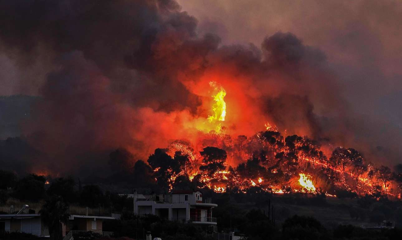 Ολονύχτια μάχη με τις φλόγες στις Κεχριές
