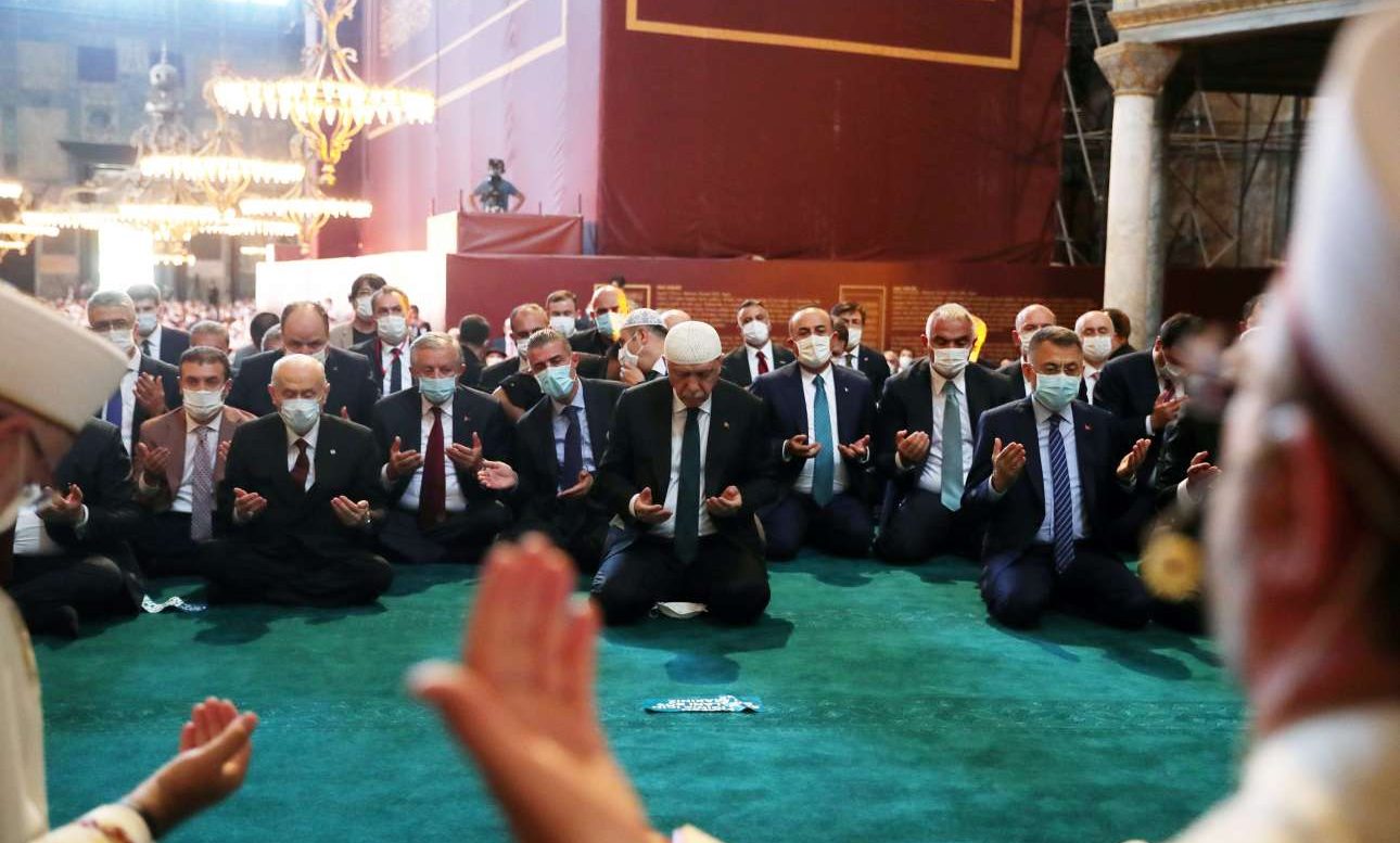 Yβρις επικών διαστάσεων: Στην Αγία Σοφία ο Ερντογάν για την πρώτη προσευχή