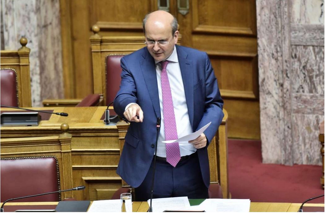 Χατζηδάκης: Επιπλέον κίνητρα για την επιδότηση αγοράς ηλεκτρικών αυτοκινήτων