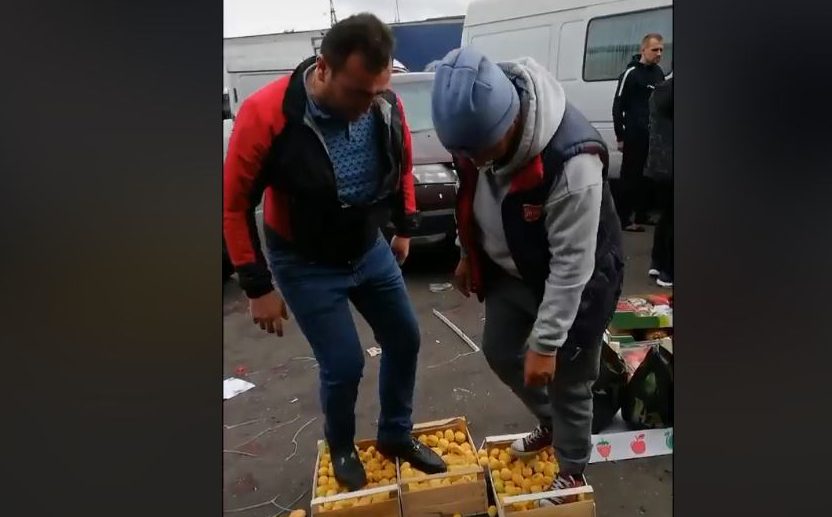 Μόσχα: Μαίνεται ο «πόλεμος του βερίκοκου» μεταξύ Αρμενίων και Αζέρων