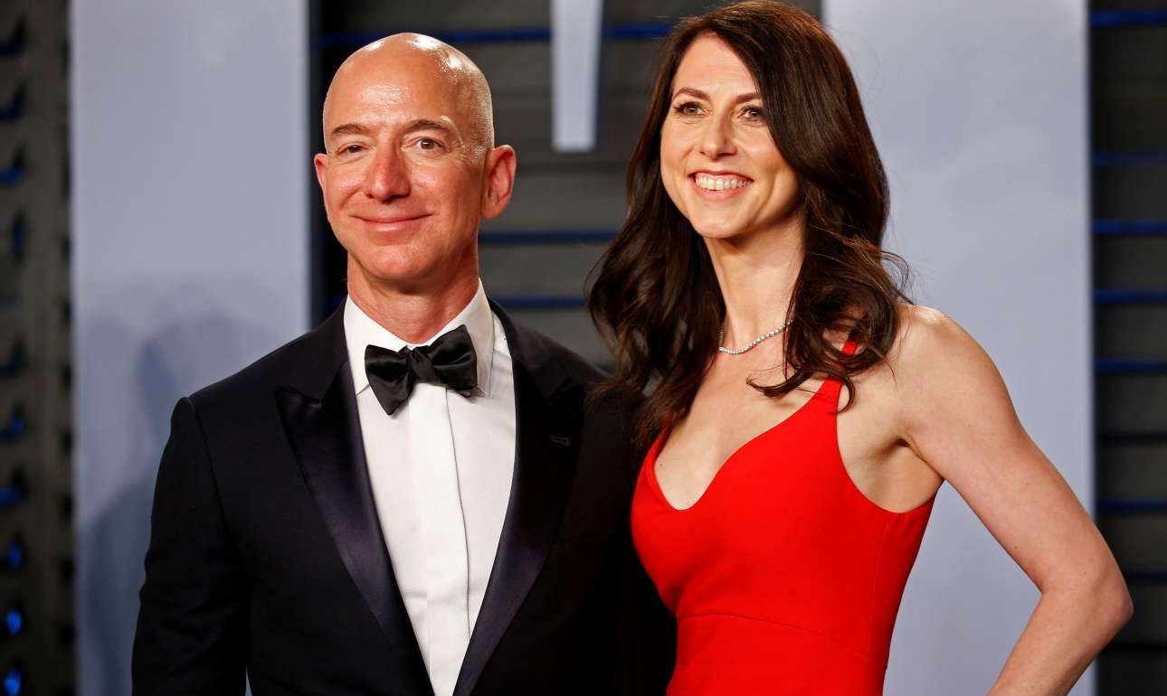 ΜακΚένζι Σκοτ πρώην Μπέζος: δωρεές 1,5 δισ. ευρώ μετά το διαζύγιο