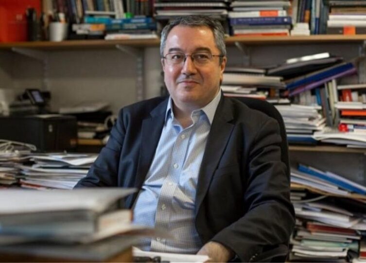 Mόσιαλος: Σχέδιο και όχι πανικός για να μην έχουμε δεύτερο κύμα – δεν αντέχουμε άλλο lockdown