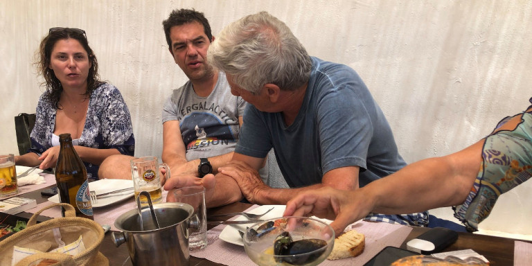 Ο Αλέξης Τσίπρας και η Μπέτυ Μπαζιάνα στο Κουφονήσι