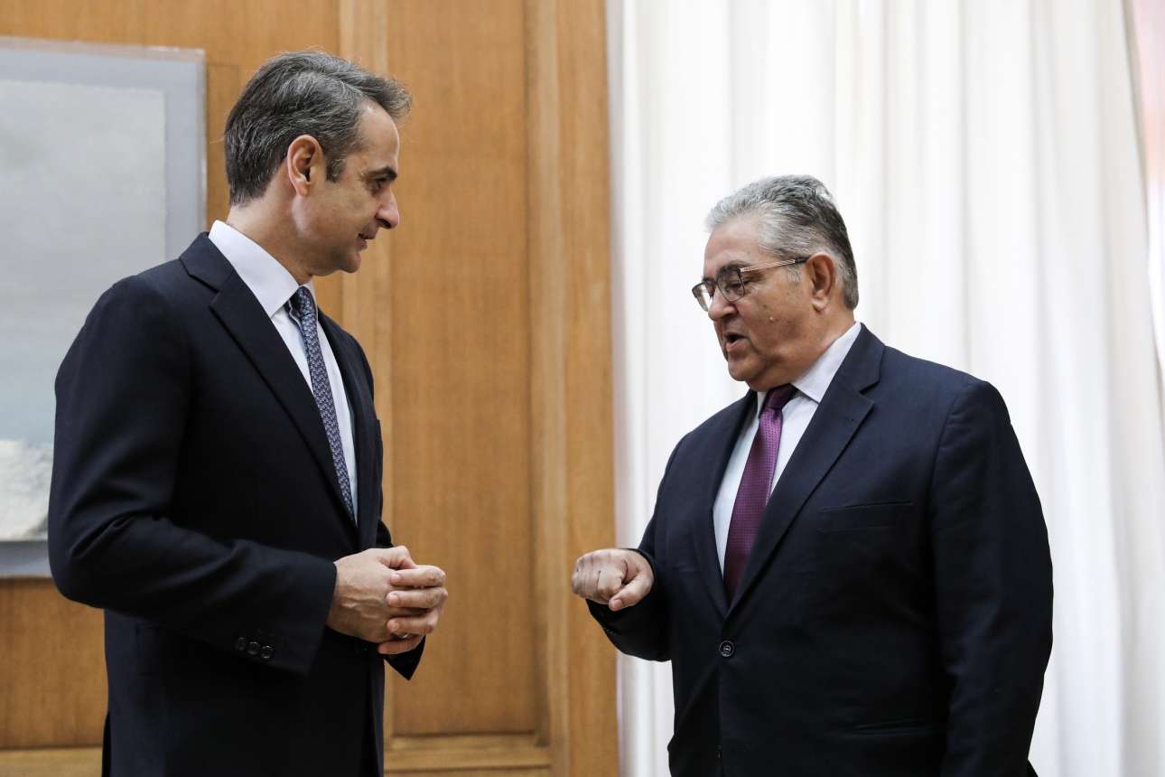 Ο Κουτσούμπας στον Μητσοτάκη: πρώτα ένα «εσπρεσάκι», μετά σκληρά λόγια για την ΕΕ και το ΝΑΤΟ