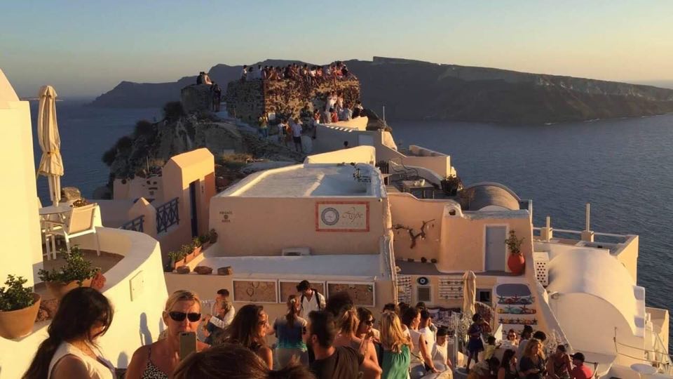 Σχέδια για απαγόρευση της θέας στο ηλιοβασίλεμα της Οίας