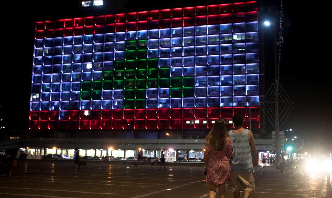 Ισραήλ: Στα χρώματα του Λιβάνου φωτίστηκε το δημαρχείο του Τελ Αβίβ