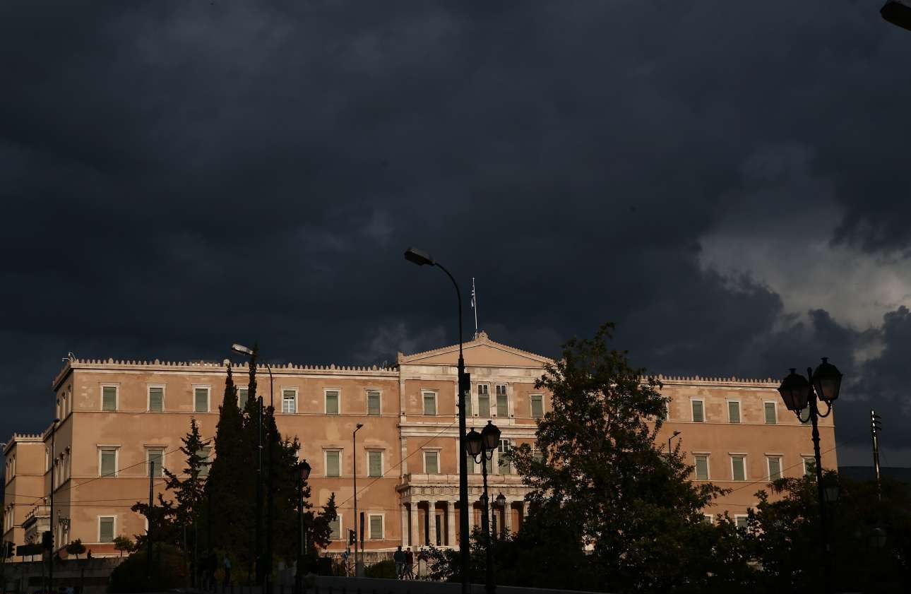 Βαριά τα σύννεφα για την οικονομία: έλλειμμα 11,6 δισ. το επτάμηνο