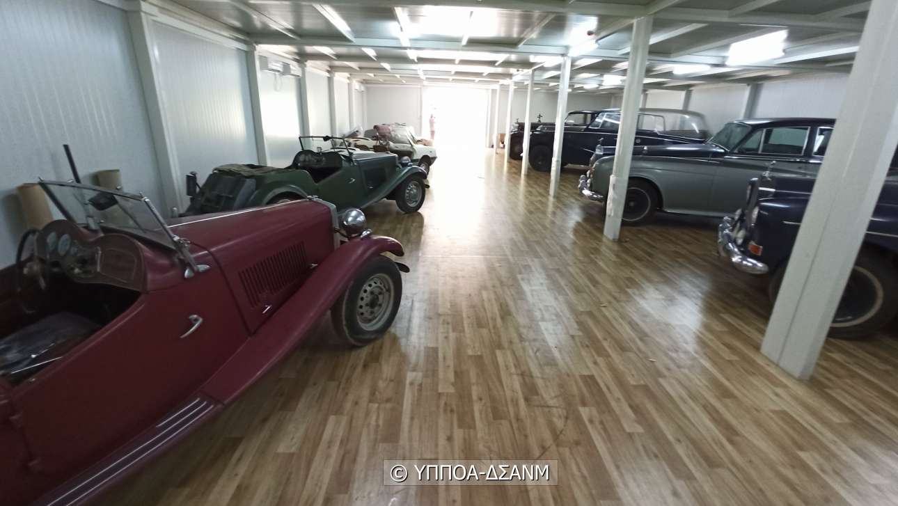 Ζωντανεύουν τα θρυλικά οχήματα της τέως βασιλικής οικογένειας