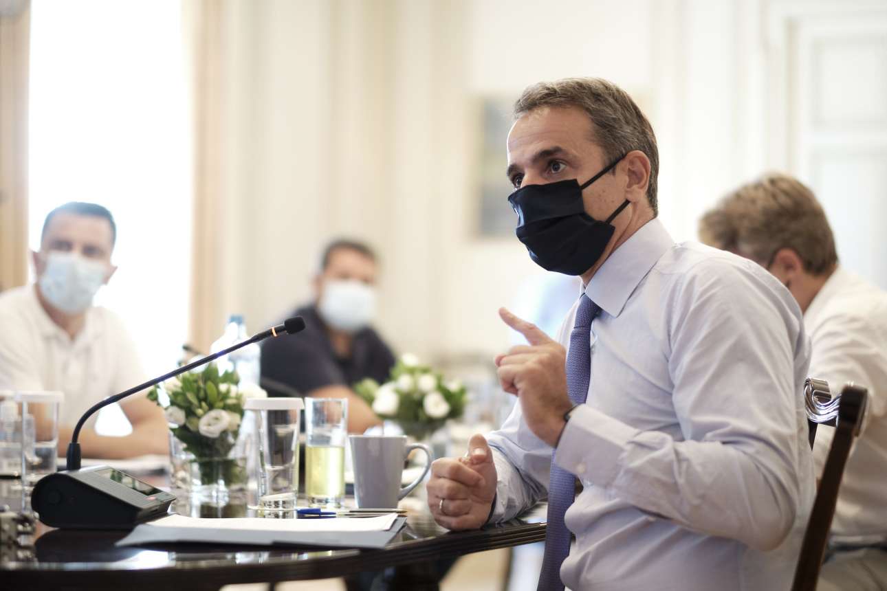 «Ασπίδα» Μητσοτάκη σε Κικίλια, «πόλεμος» κατά των fake news και νέα μέτρα