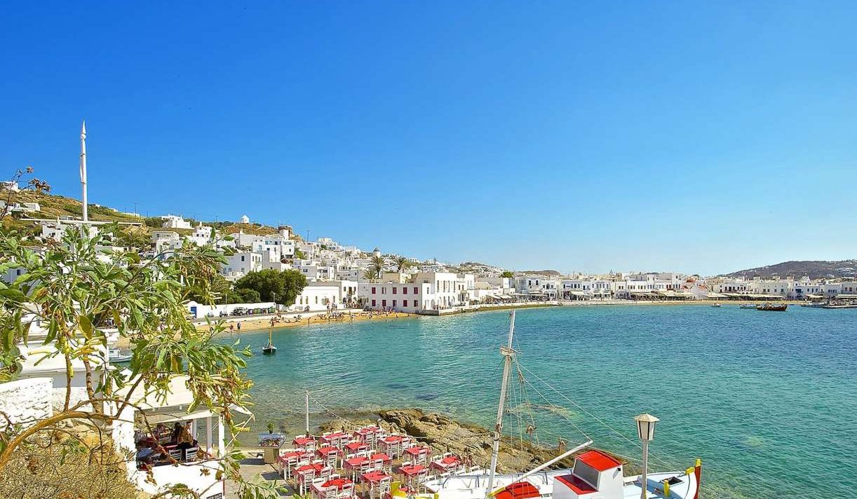 Ξέσπασμα κορονοϊού και «μοντέλο Πόρου» σε Μύκονο και Χαλκιδική!