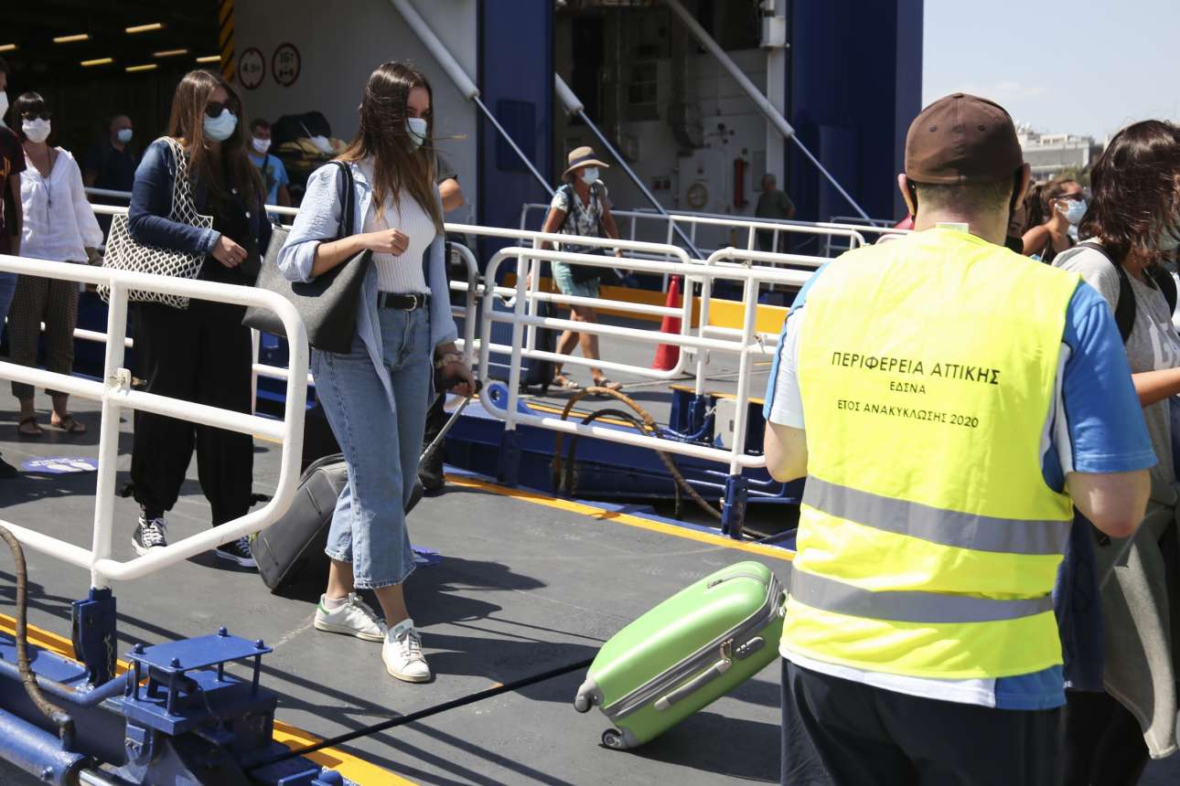 Ενα αναπάντεχα καλό νέο: Αρνητικά και τα 300 τεστ στα λιμάνια Πειραιά και Ραφήνας