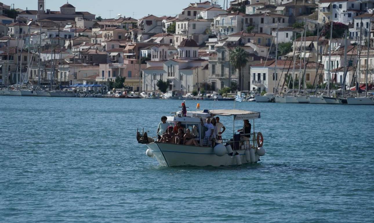 Αρση των περιοριστικών μέτρων στον Πόρο και εφαρμογή τους στα Χανιά