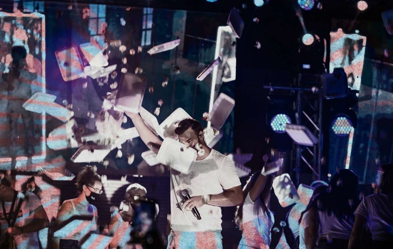 Για ένα πουκάμισο αδειανό, για έναν Σαμπάνη