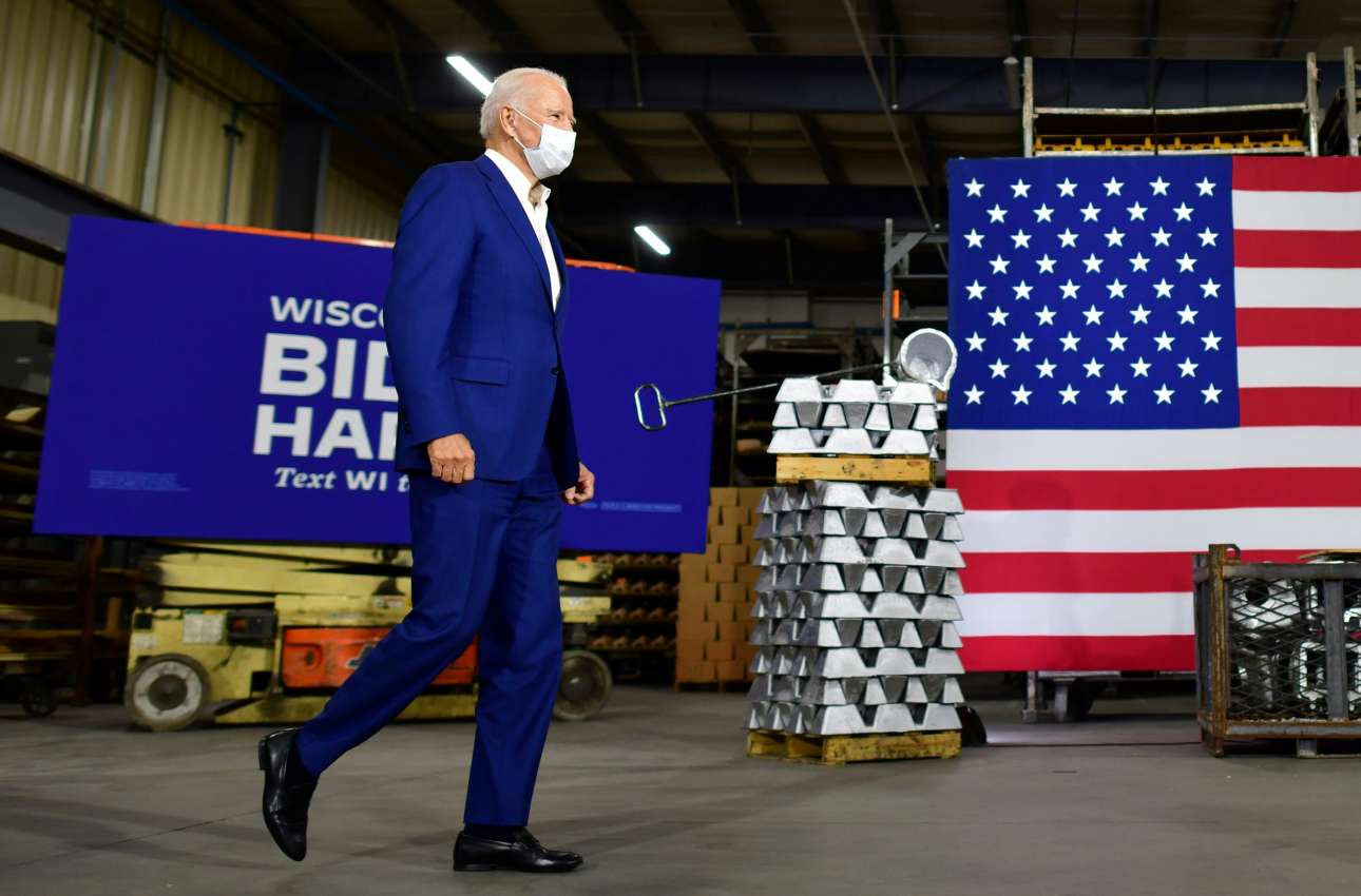 Μπάιντεν: Ο Τραμπ πανικοβλήθηκε με τον κορονοϊό και οι ΗΠΑ ξεπέρασαν τους 200.000 νεκρούς