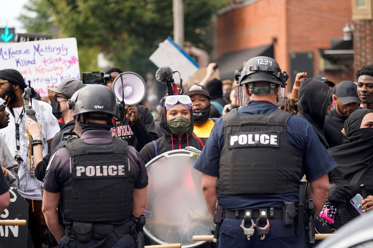 Εκρηξη βίας ξανά στις ΗΠΑ, σε νέες διαδηλώσεις των μαύρων