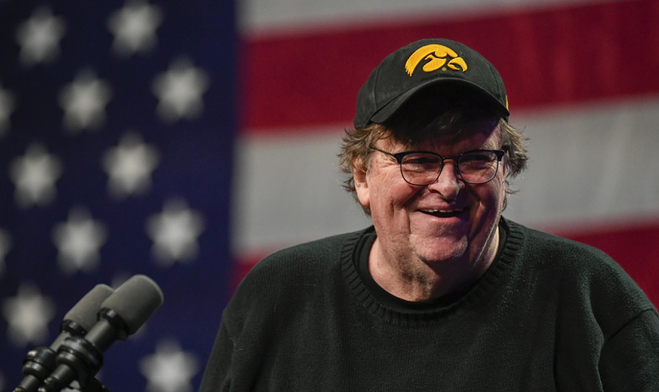 Ο Μάικλ Μουρ προειδοποιεί ξανά: μην ξεγράφετε τον Τραμπ