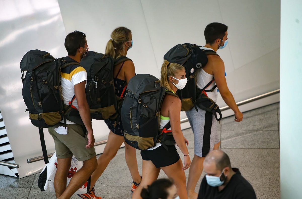 Πόσα κρούσματα ανιχνεύθηκαν στις πτήσεις από Μύκονο, Πάρο και Σαντορίνη