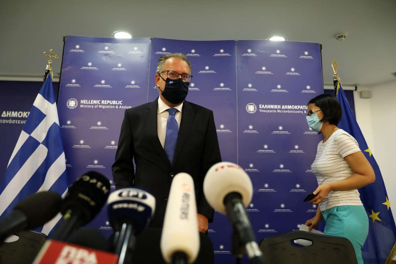 Κουμουτσάκος: Ολοσχερής καταστροφή στη Μόρια – Δεν υπήρξαν θύματα – σε σκηνές 3.000 μετανάστες