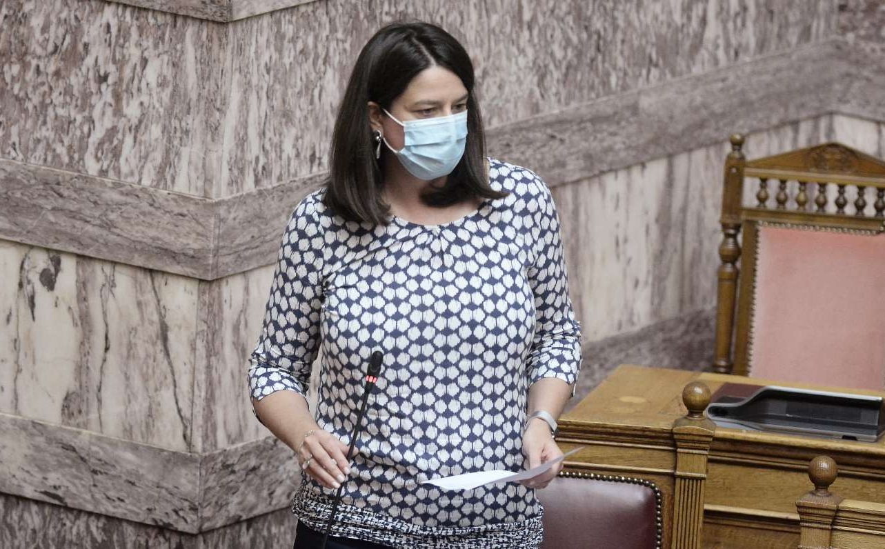 Η Κεραμέως άκουσε τη Διαμαντοπούλου: Μαθήματα τα Σάββατα και τις αργίες για τα σχολεία σε κατάληψη