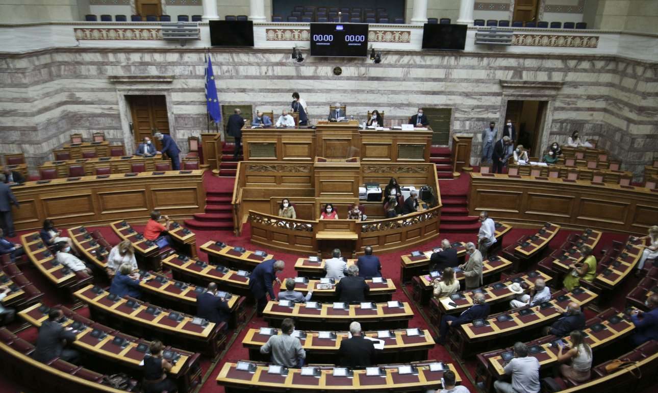 Στη Βουλή δύο ΠΝΠ με τα μέτρα αντιμετώπισης των συνεπειών του κορονοϊού