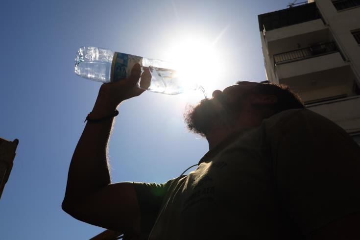 «Καμίνι» η Κύπρος από ιστορικό καύσωνα – Στους 45 βαθμούς η θερμοκρασία