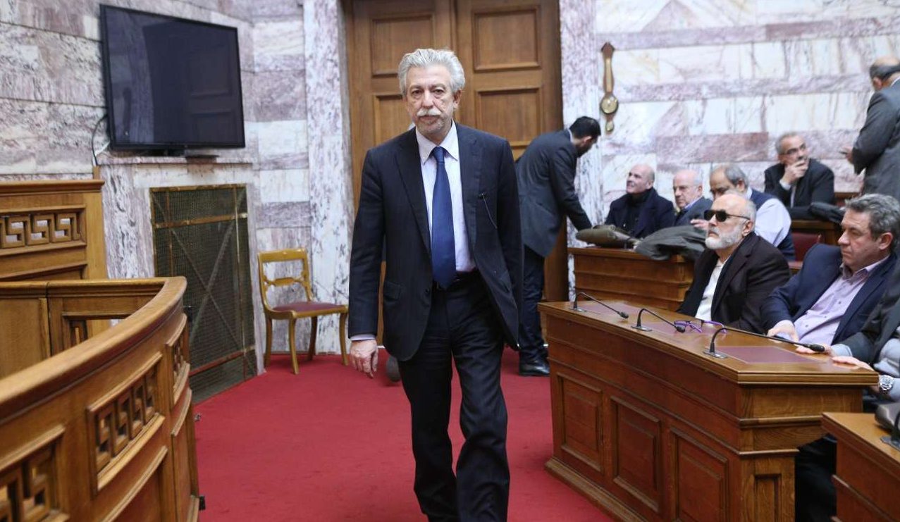 Κουμουνδούρου: «Εχθρός» του ΣΥΡΙΖΑ ο Κοντονής