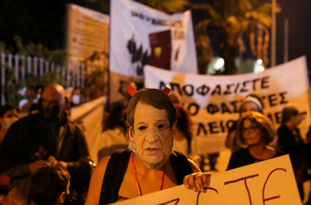 Διαδηλώσεις στη Λευκωσία για τα «χρυσά» διαβατήρια – Παραιτήθηκε ο πρόεδρος της Βουλής