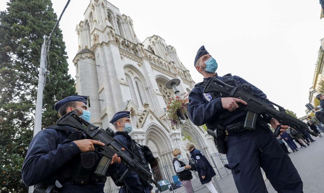 Επίθεση στη Νίκαια: ισλαμιστής αποκεφάλισε γυναίκα μέσα στη Νοτρ Νταμ