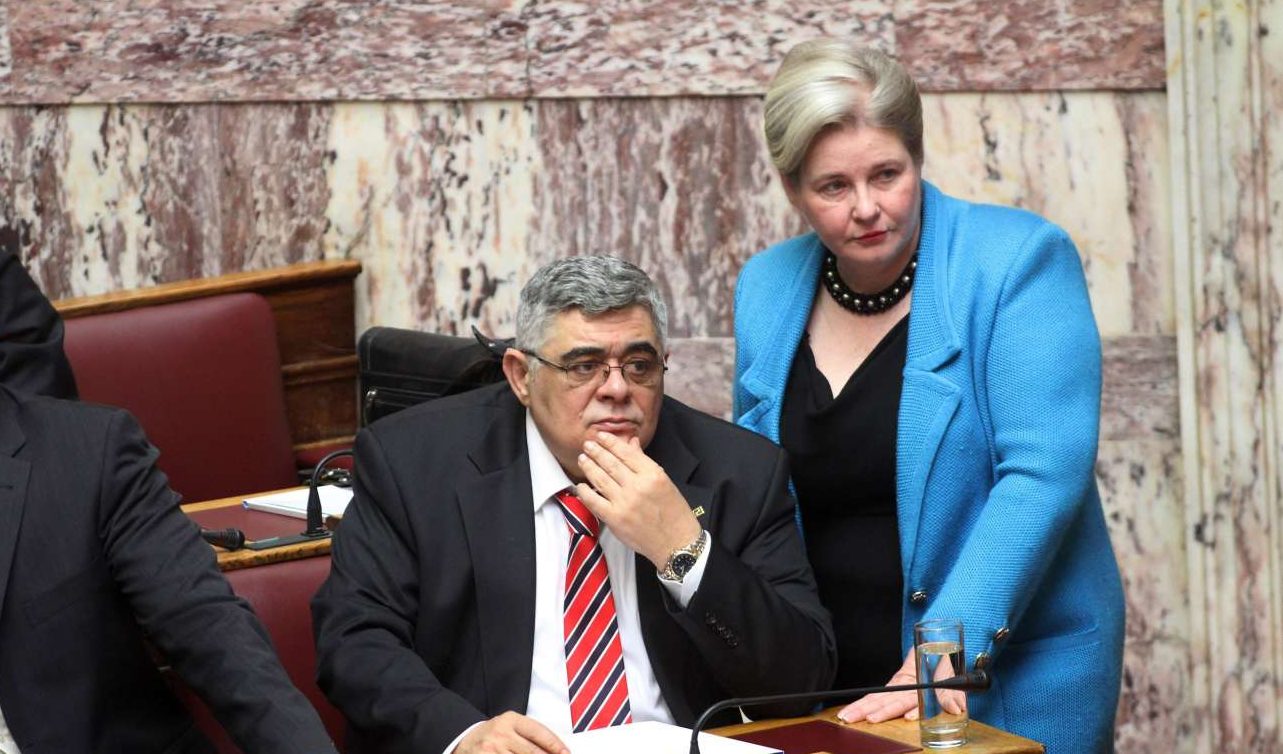 Υπάλληλος στη Βουλή διορίστηκε η Ελένη Ζαρούλια, σύζυγος του Μιχαλολιάκου!