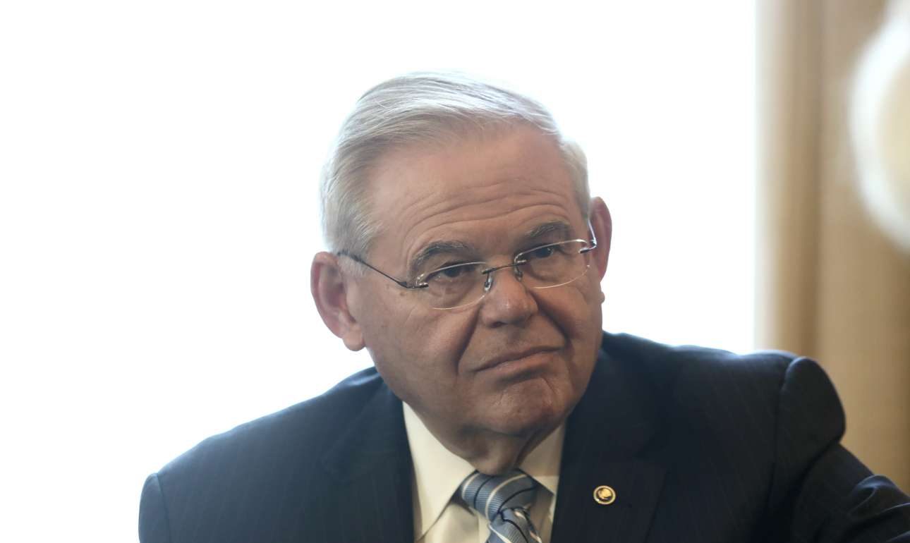 Μενέντεζ: Οι ΗΠΑ δεν μπορούν να συνεχίσουν να παρέχουν όπλα σε Αζερμπαϊτζάν και Τουρκία