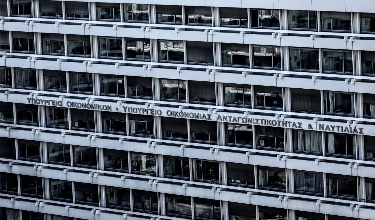 Η κυβέρνηση «τάζει» δώρο Χριστουγέννων σε χαμηλοσυνταξιούχους