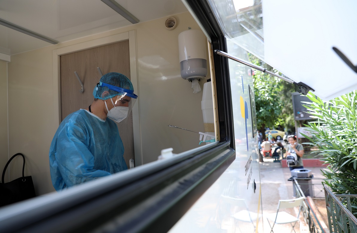 Κορονοϊός: 303 νέα κρούσματα και οκτώ νεκροί τη Δευτέρα