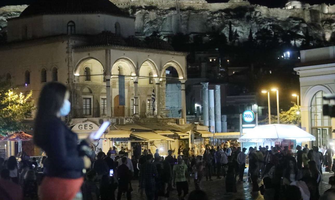 Νταντεύοντας τους νέους