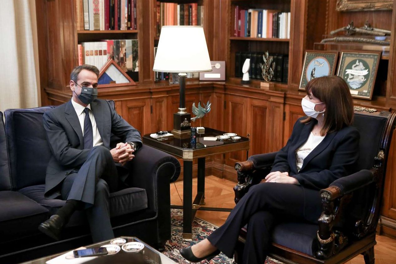 Μητσοτάκης: «Είμαστε αντιμέτωποι με το δεύτερο κύμα» – Στις 19.00 τα νέα μέτρα