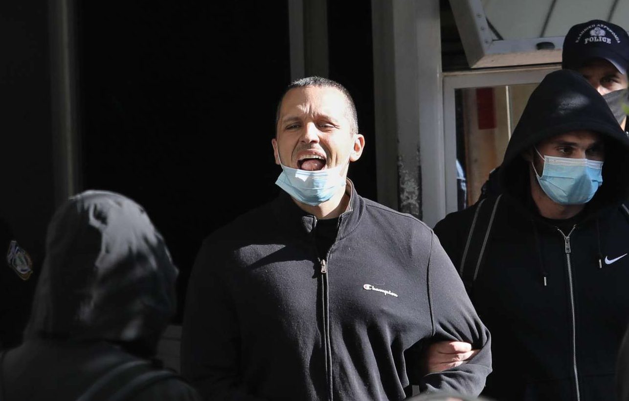 Στη φυλακή με χειροπέδες Κασιδιάρης, Μιχαλολιάκος και οι άλλοι χρυσαυγίτες