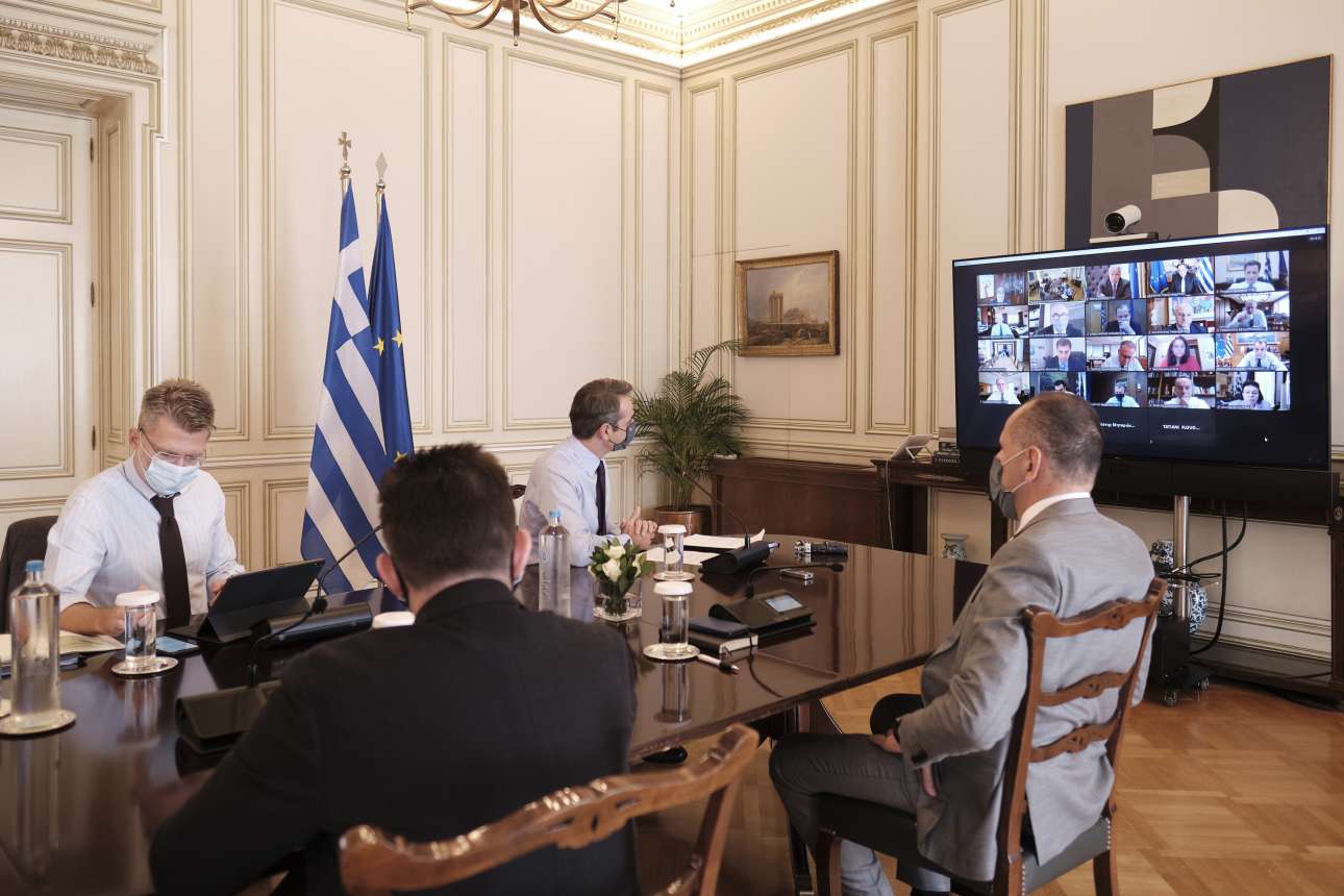 Το παρασκήνιο του «μικρού» lockdown