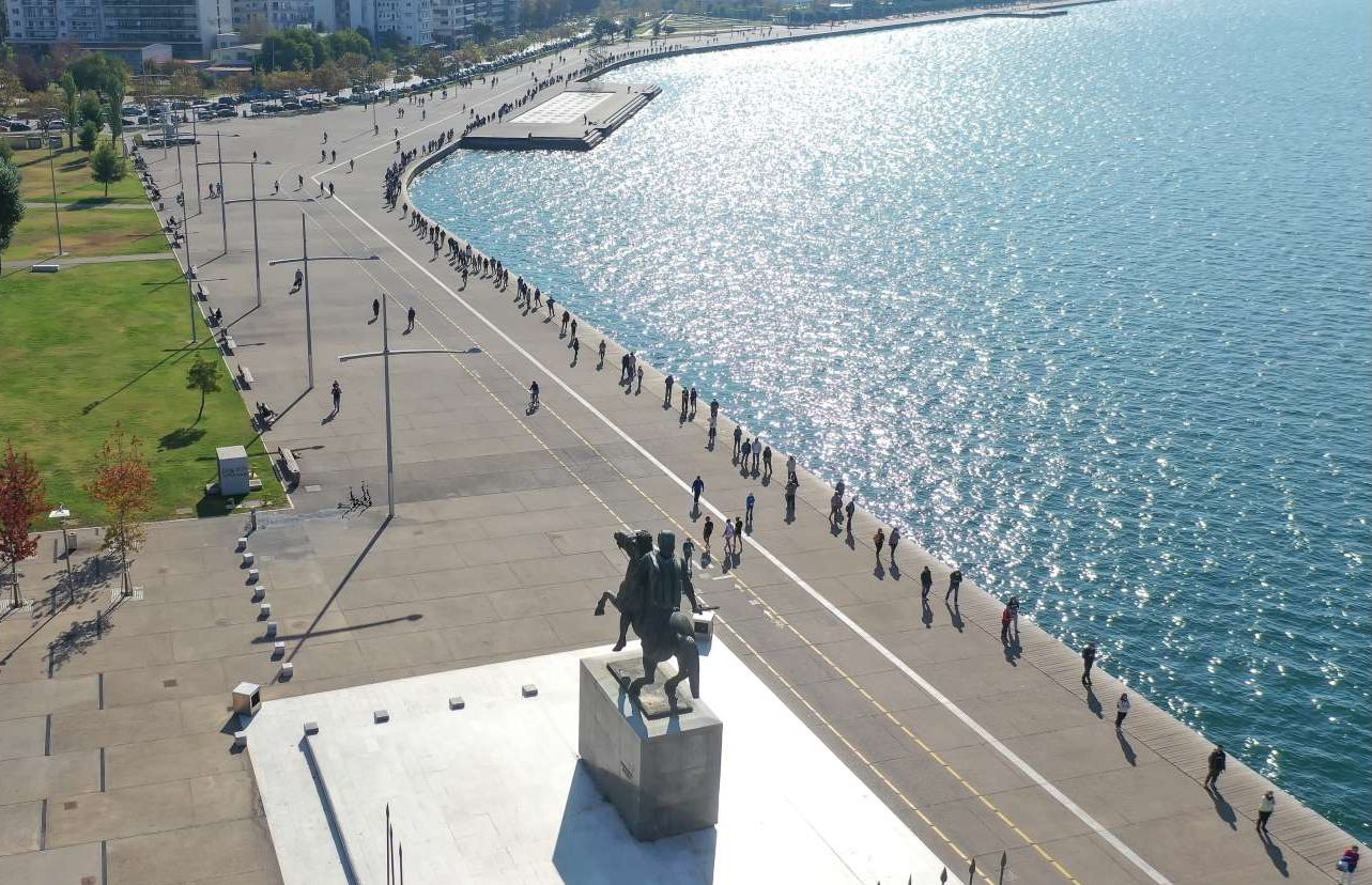 Τρόμαξαν στη Θεσσαλονίκη – Ουρές εκατοντάδων μέτρων για rapid tests