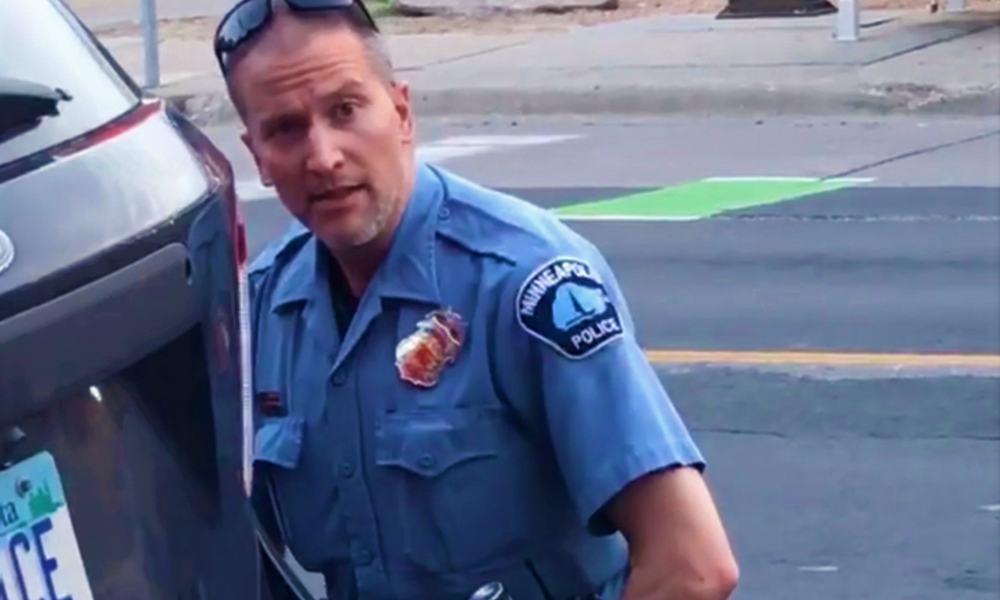 Εκτός φυλακής ο πρώην αστυνομικός που κατηγορείται για την δολοφονία του Τζορτζ Φλόιντ