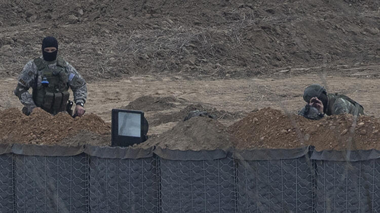 Στήνουν θέσεις μάχης στον Εβρο