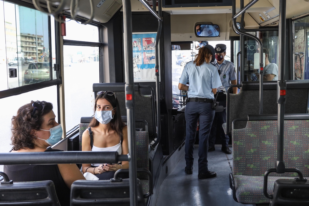 Μέτρα για τον κορονοϊό: Μεγάλο σαφάρι με στοχευμένους ελέγχους, ακόμα και σε ταράτσες, για τις συναθροίσεις