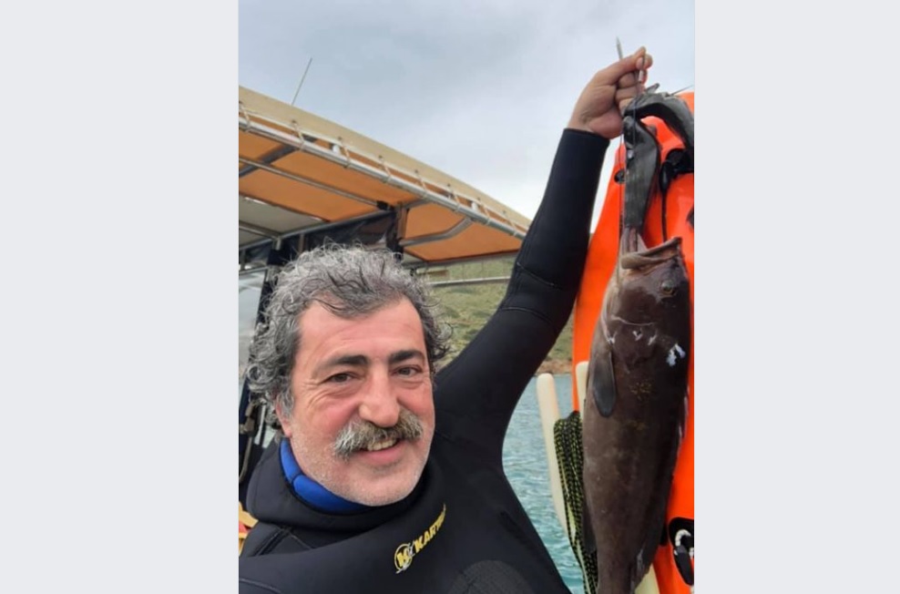 Ο Πολάκης ψαροντουφεκάς, βούτηξε πάλι στα σόσιαλ μίντια