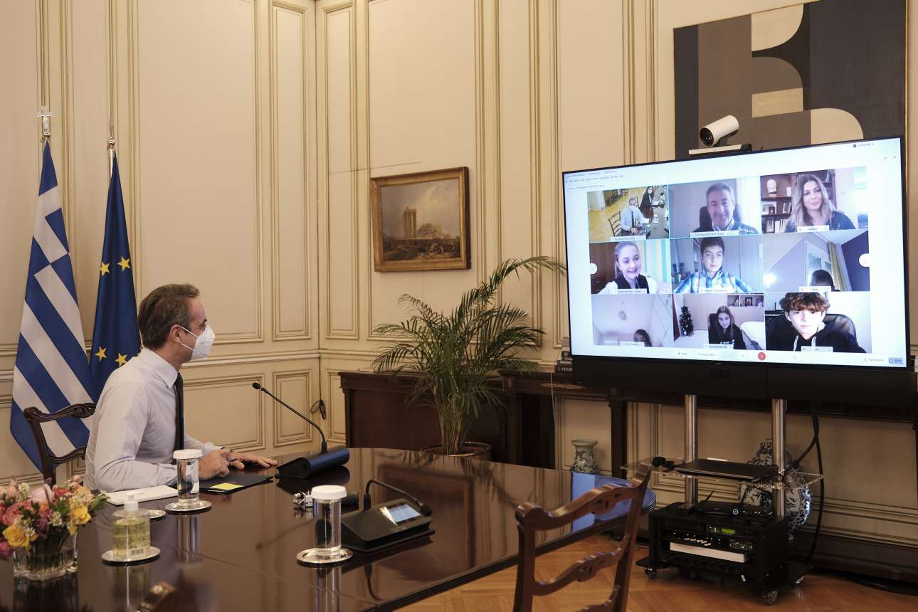 Οταν ο Μητσοτάκης πάει… ψηφιακό σχολείο