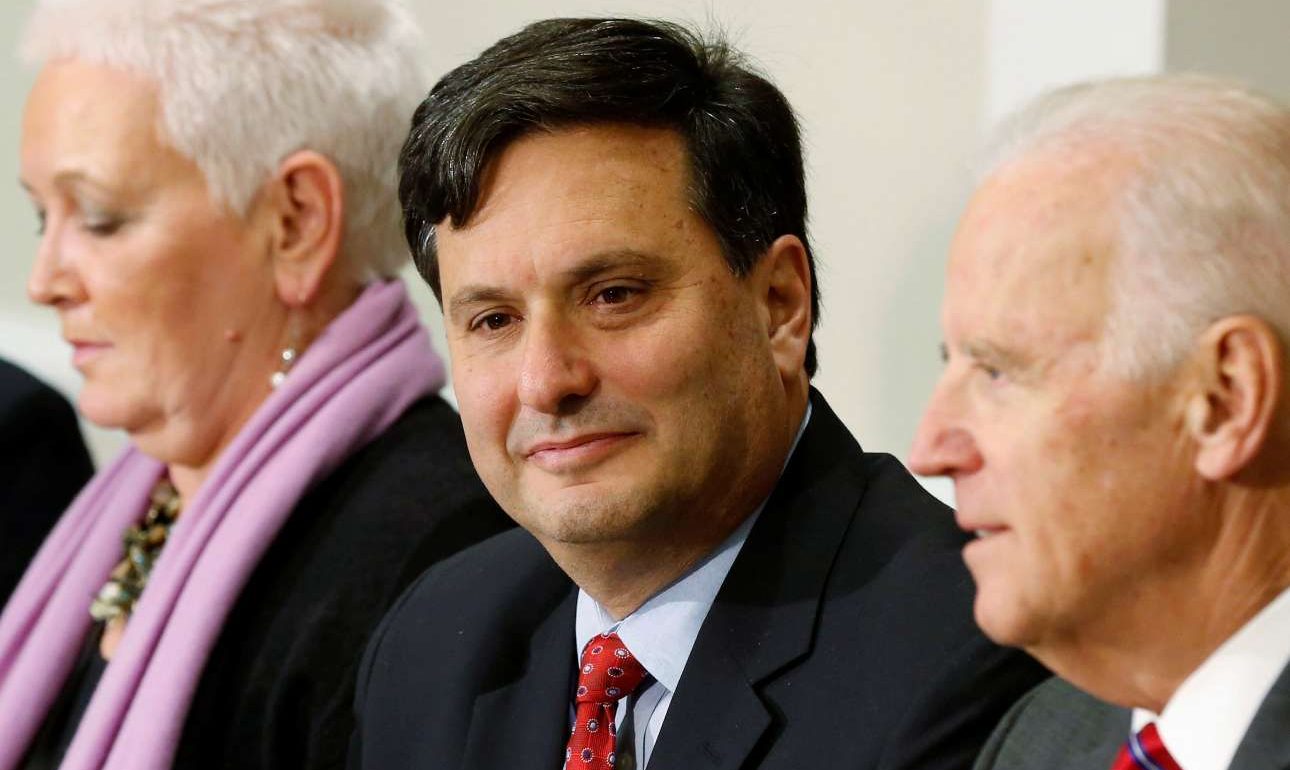 Ο Μπάιντεν διόρισε προσωπάρχη του τον Ρον Κλέιν, «τσάρο του Εμπολα» επί Ομπάμα