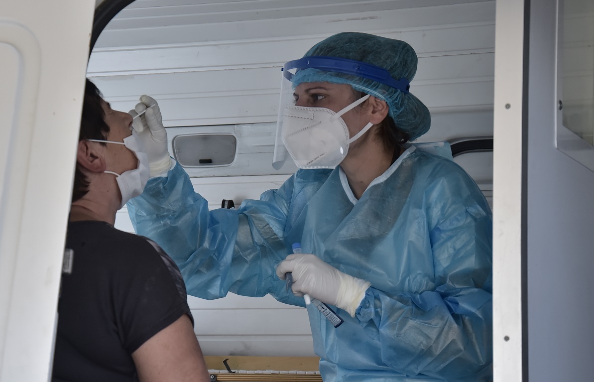 Κρούσματα: 2.448 νέες μολύνσεις και 14 θάνατοι την Παρασκευή