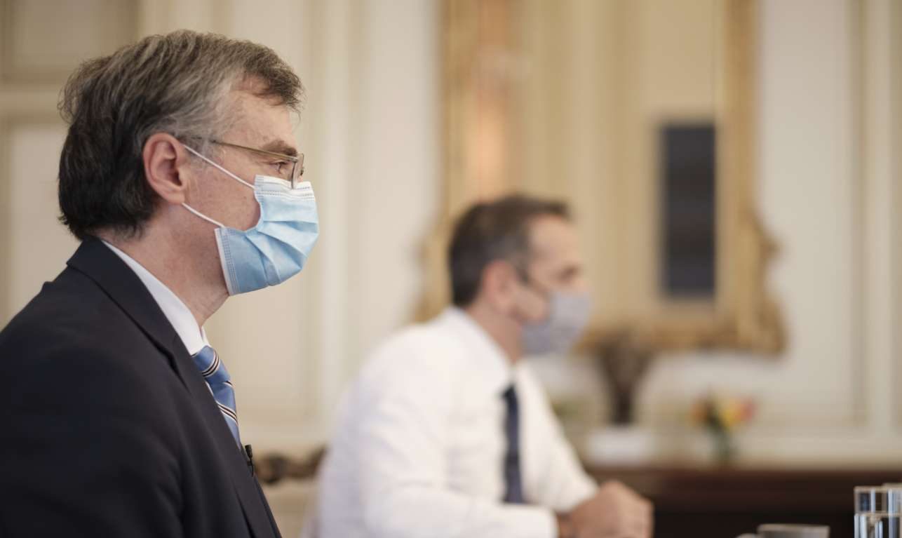 Ο Aγιος Βασίλης θα έρθει με… light καραντίνα