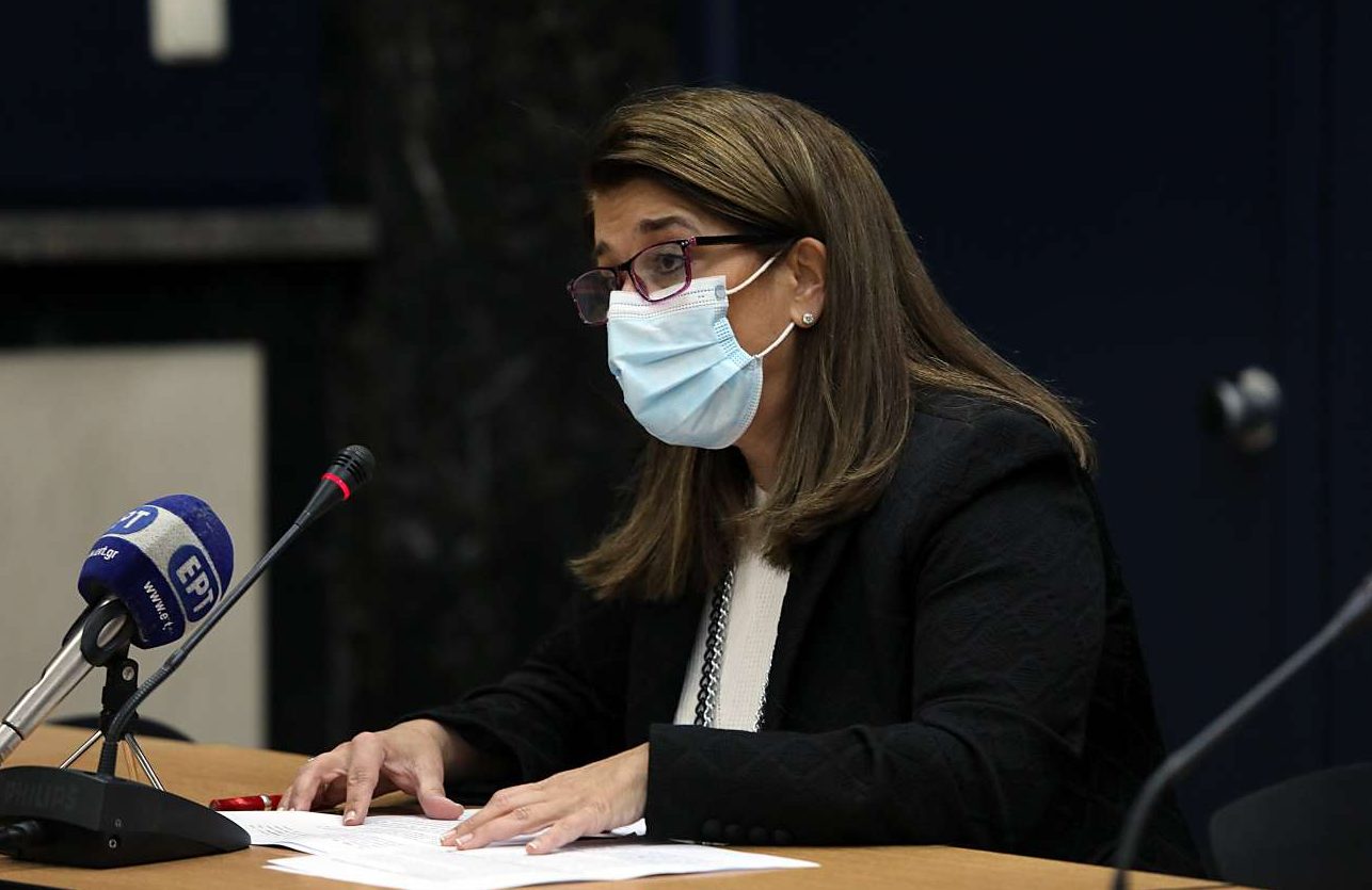 Παπαευαγγέλου: Το μάζεμα της ελιάς ίσως αύξησε τα κρούσματα σε «παρθένες» περιοχές